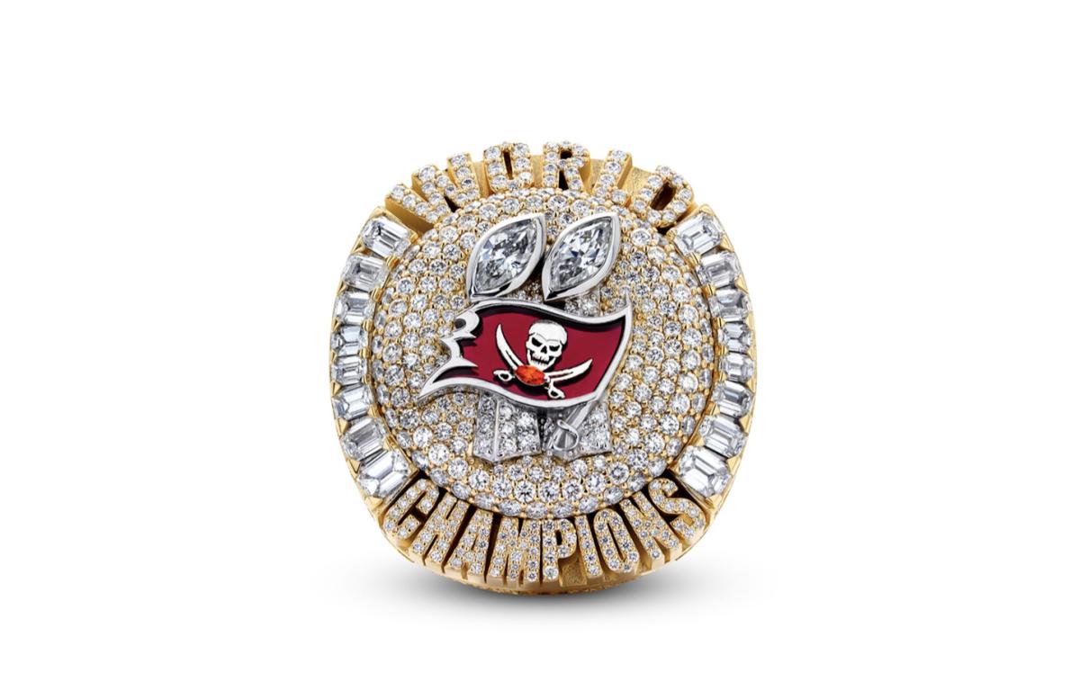 Ronald Jones shows off new bling as Super Bowl champ with Buccaneers