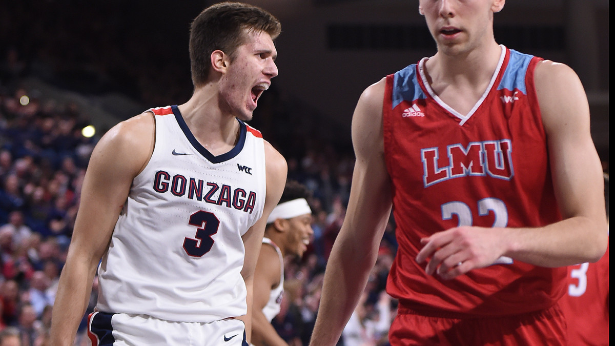 Gonzaga forward Filip Petrusev, right, and Cal State Bakersfield