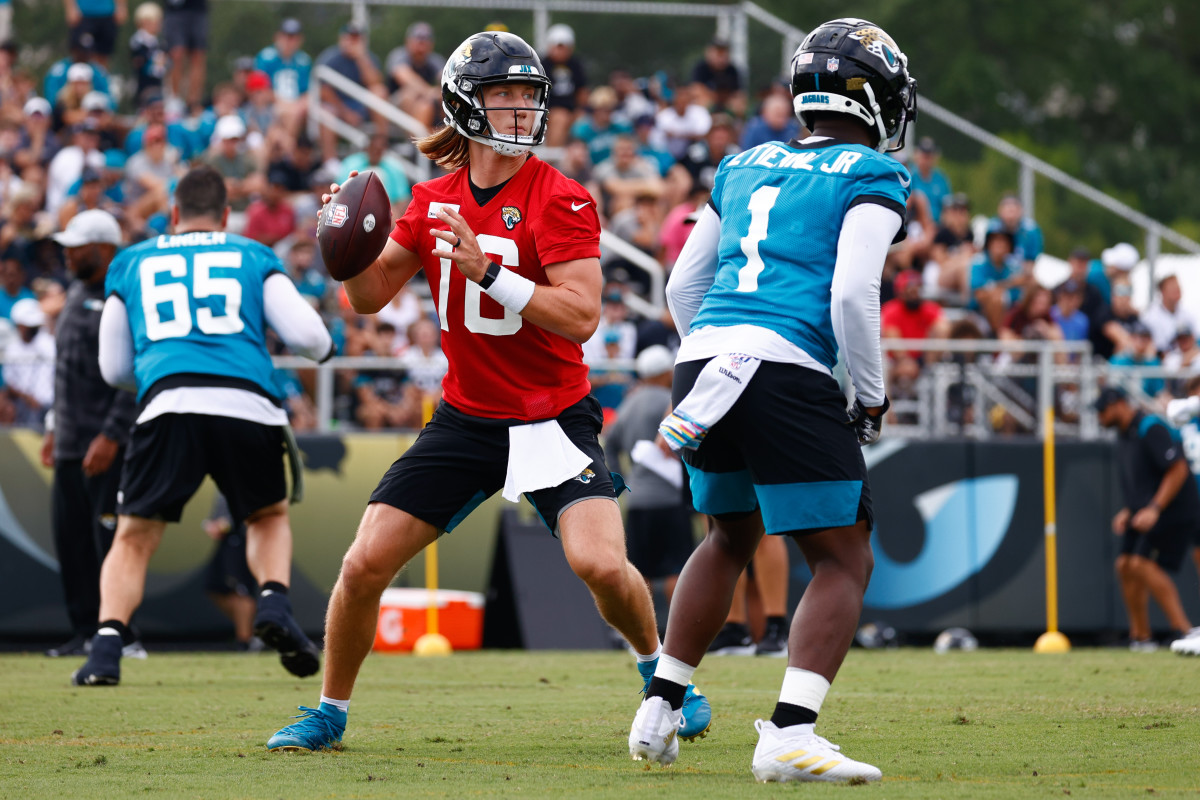 Jaguars QB Trevor Lawrence shows off cleats vs. Rams designed by Long  Branch students