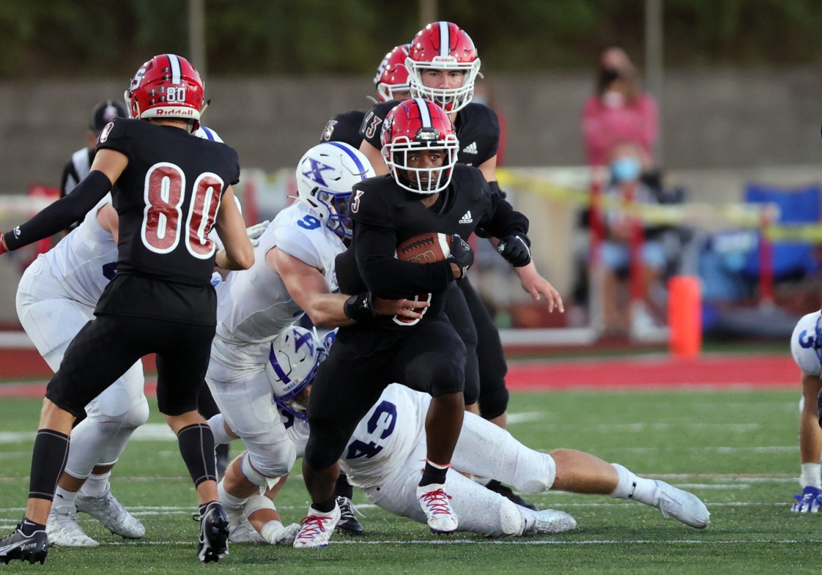 Gi'Bran Payne breaks a tackle during a game with St. Xavier. (USA TODAY Sports)