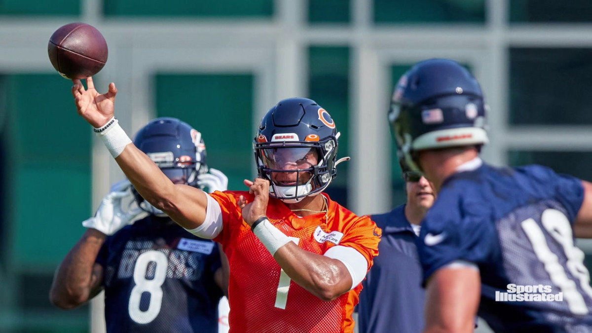 Justin Fields rallies Chicago Bears for stunning upset win - Sports  Illustrated Chicago Bears News, Analysis and More