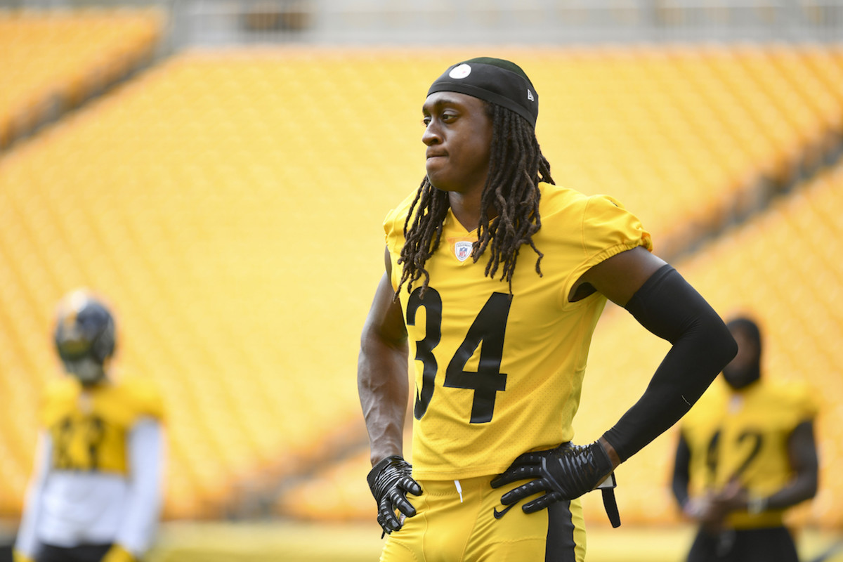 Pittsburgh Steelers safety Terrell Edmunds (34) lines up during