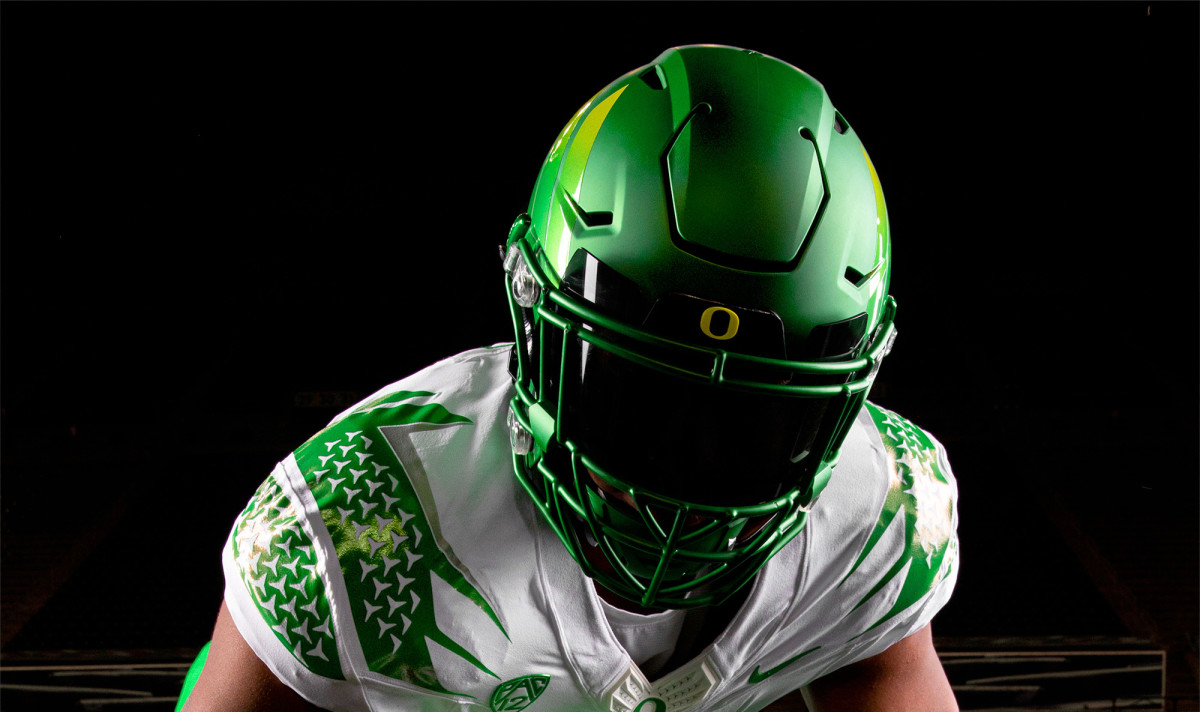 Oregon Football Releases New Uniforms For 2021 Season Sports Illustrated Oregon Ducks News Analysis And More