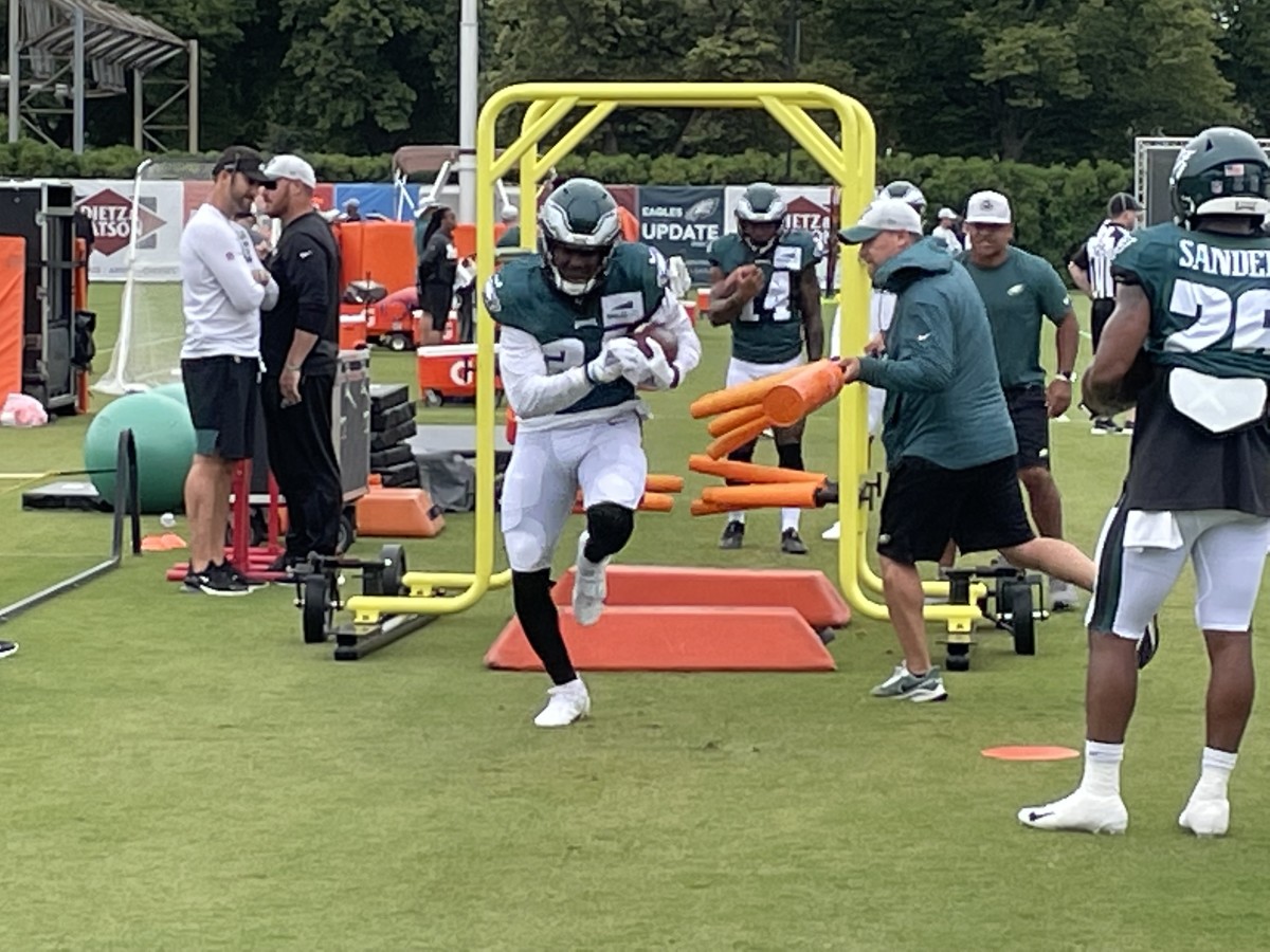 Eagles training camp: Jordan Mailata keeps making 'daily deposits'