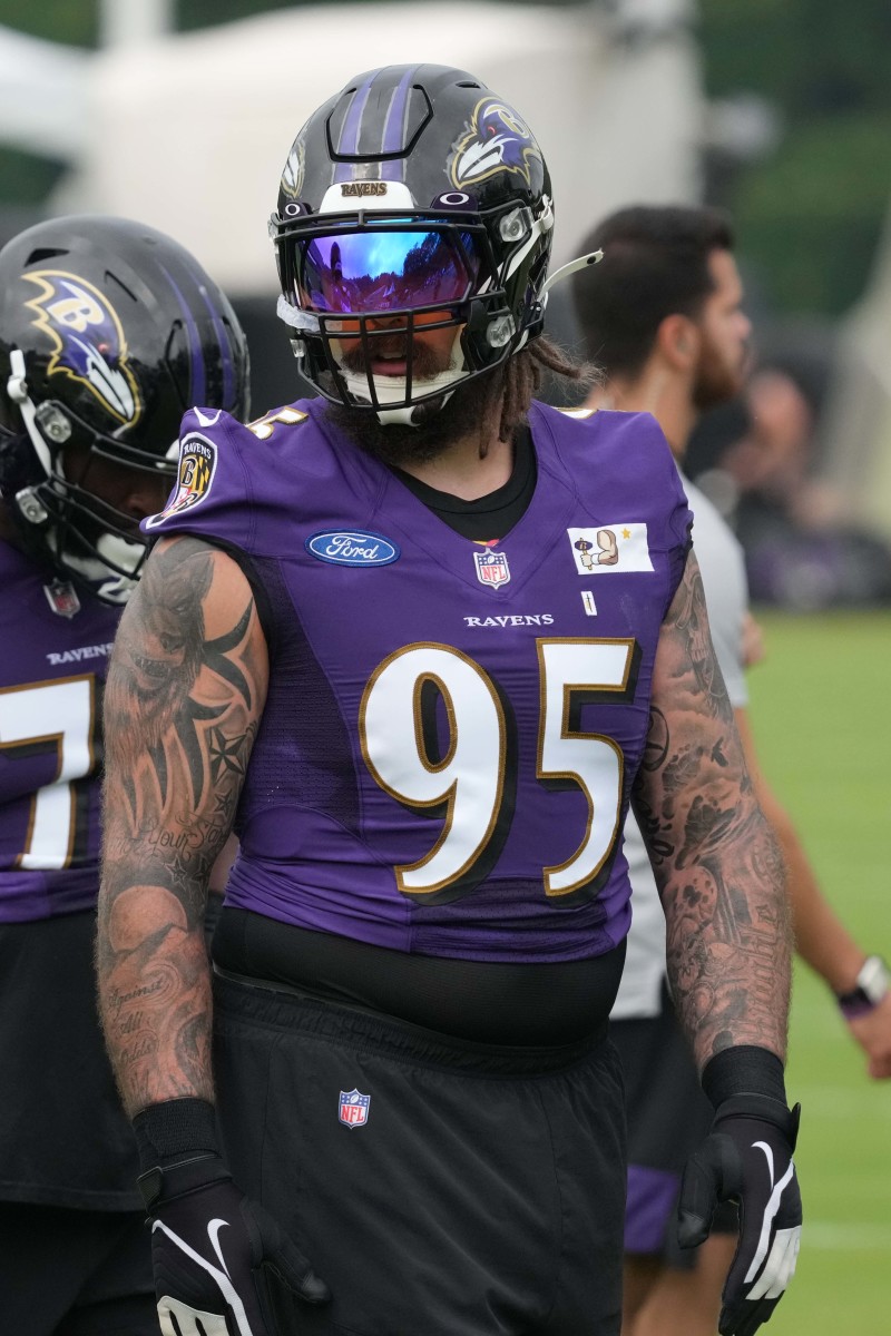 Baltimore Ravens fill void on defensive line, set to add Derek Wolfe