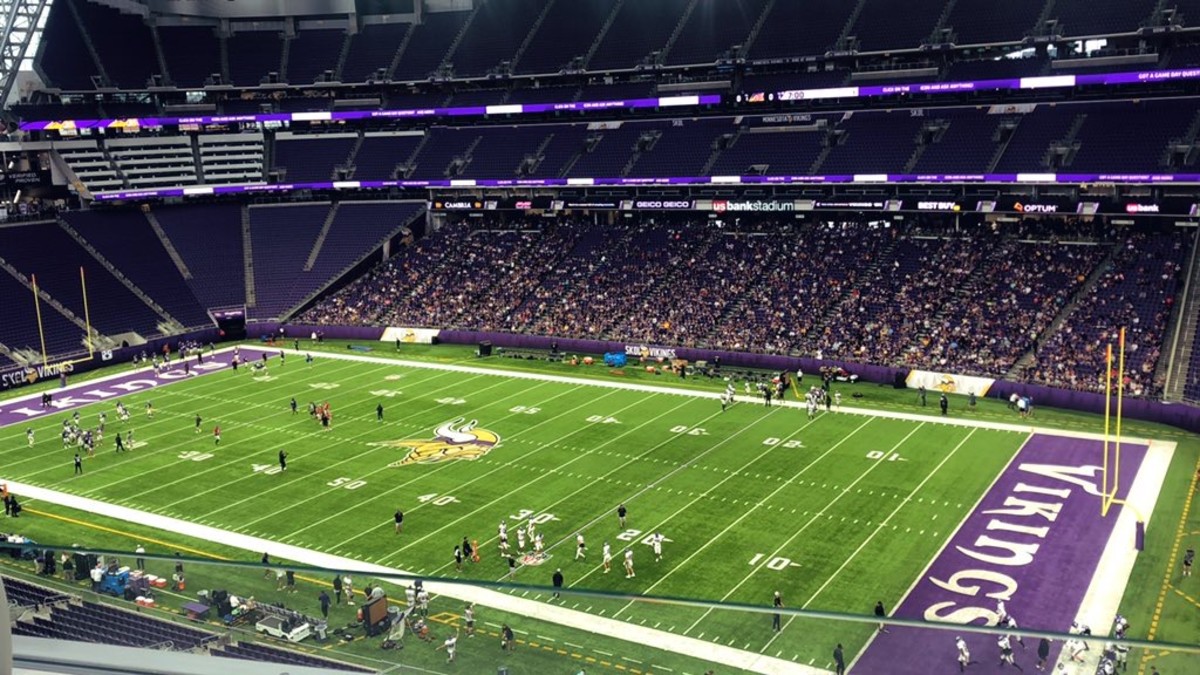 MINNEAPOLIS, MN - JANUARY 15: Minnesota Vikings running back Kene Nwangwu  (26) hypes up the crowd during the NFL game between the New York Giants and Minnesota  Vikings on January 15th, 2023