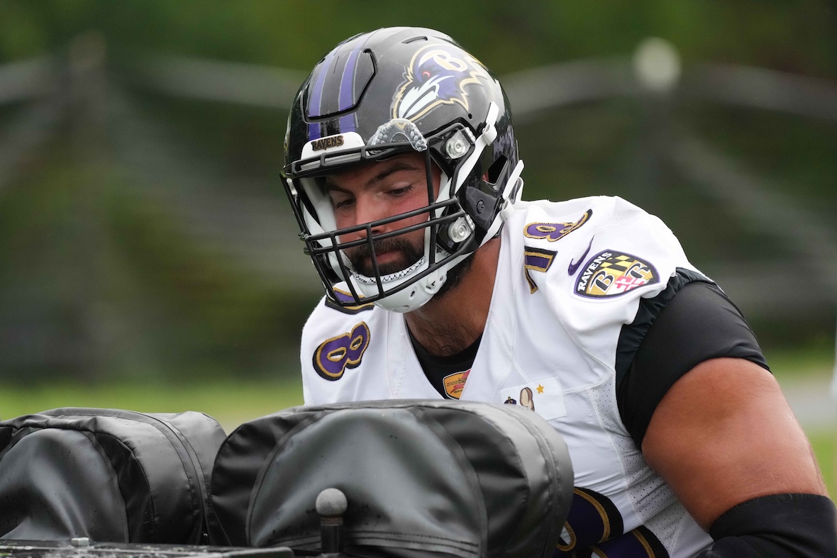 Baltimore Ravens tackle Alejandro Villanueva, right, and Ben