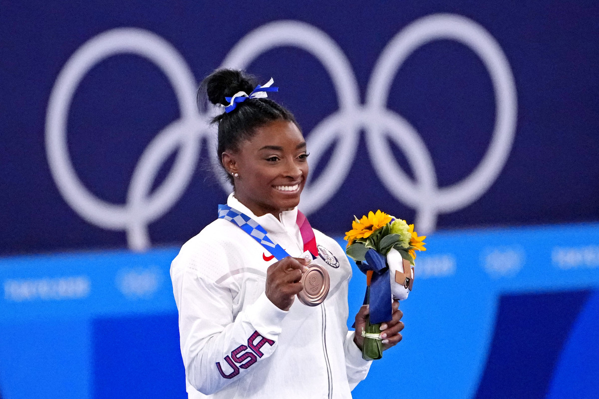 Tokyo 2020 Olympics Medal Count Wrap Up And The Gold Medal Race Sports Illustrated North Carolina Tarheels News Analysis And More