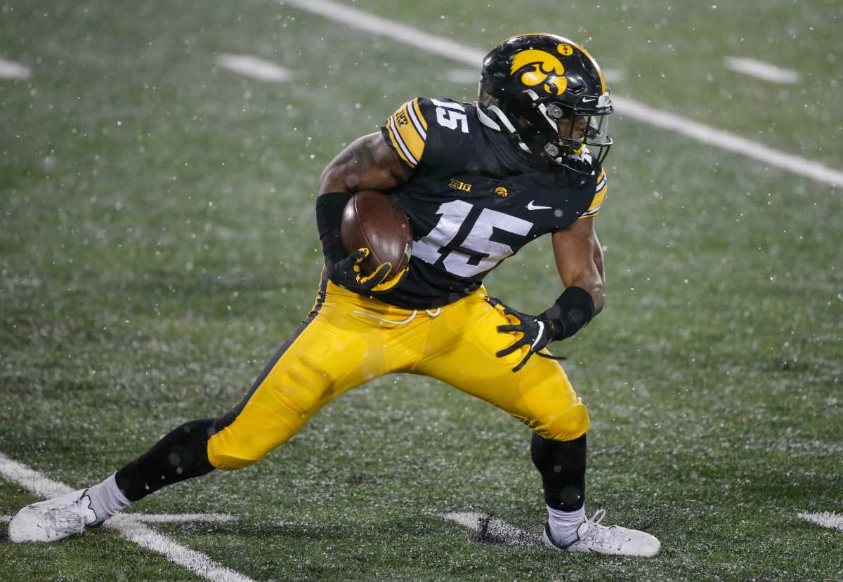 Iowa junior running back Tyler Goodson to skip Citrus Bowl to prepare for  2022 NFL Draft - Hawk Fanatic