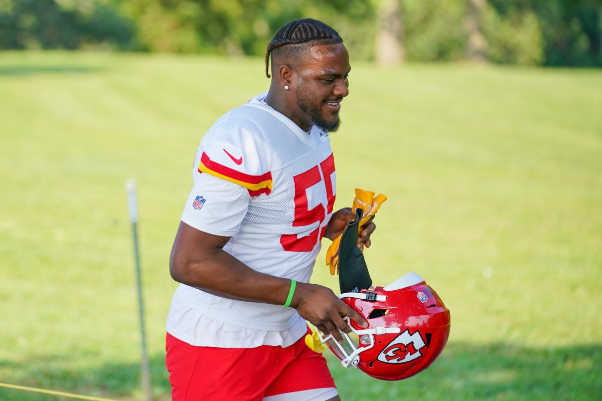 KC Chiefs Restructure DE Frank Clark's Contract, Keep Him in KC - Sports  Illustrated Kansas City Chiefs News, Analysis and More