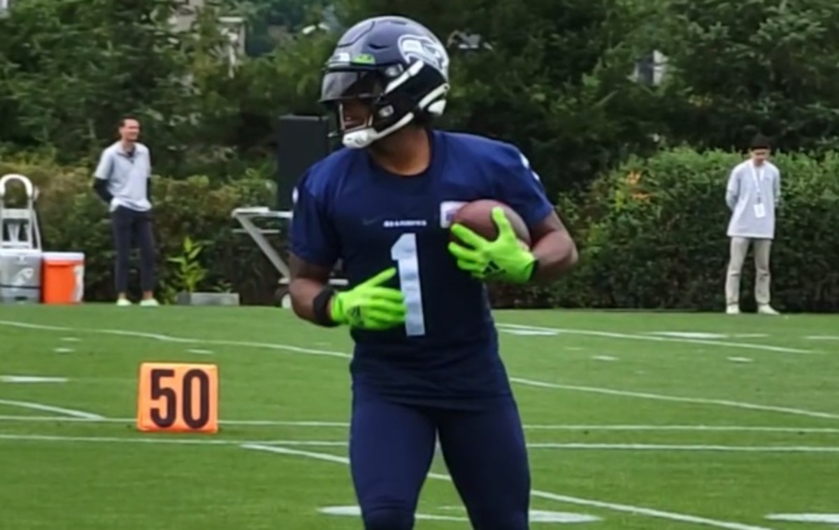 Rise and Shine: Seattle Seahawks WR D'Wayne Eskridge Adjusting to Early ...