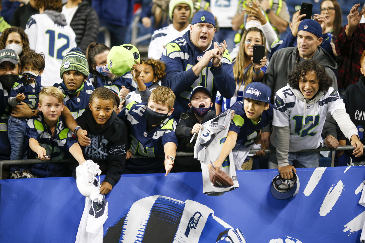 Broncos beat Seahawks 30-3 in first game with fans at Lumen Field