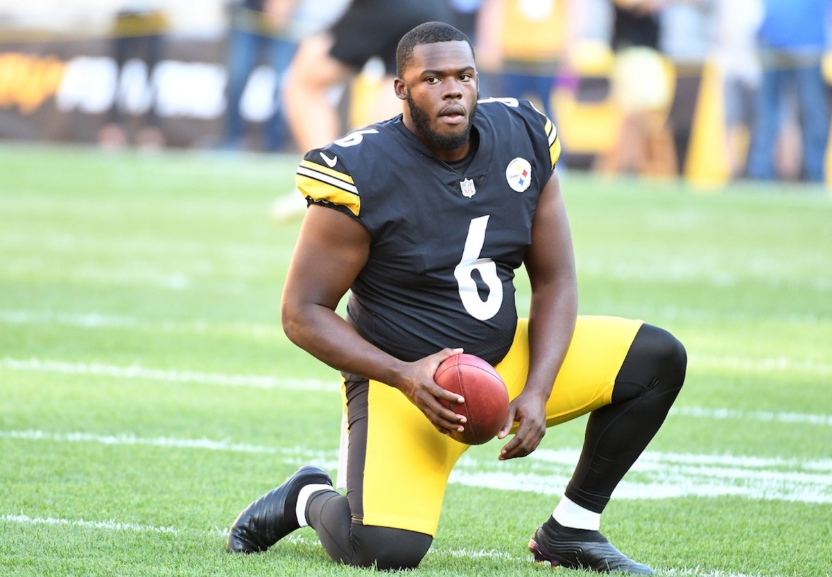 Pittsburgh, PA, USA. 5th Dec, 2021. Pressley Harvin III #6 during the  Pittsburgh Steelers vs Baltimore Ravens game at Heinz Field in Pittsburgh,  PA. Jason Pohuski/CSM/Alamy Live News Stock Photo - Alamy