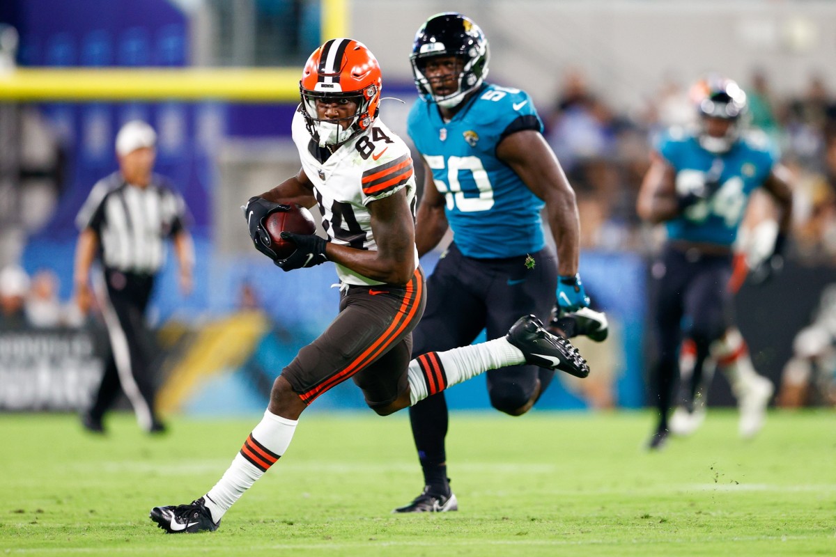 Cleveland Browns wide receiver Ja'Marcus Bradley, center, is