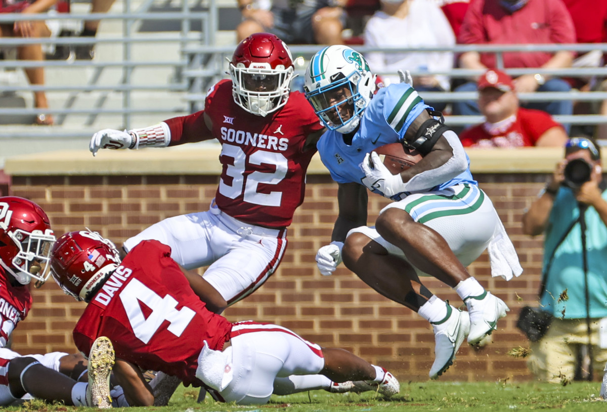 Thanks, Sooners: Oklahoma adds Tulane Green Wave logo to field