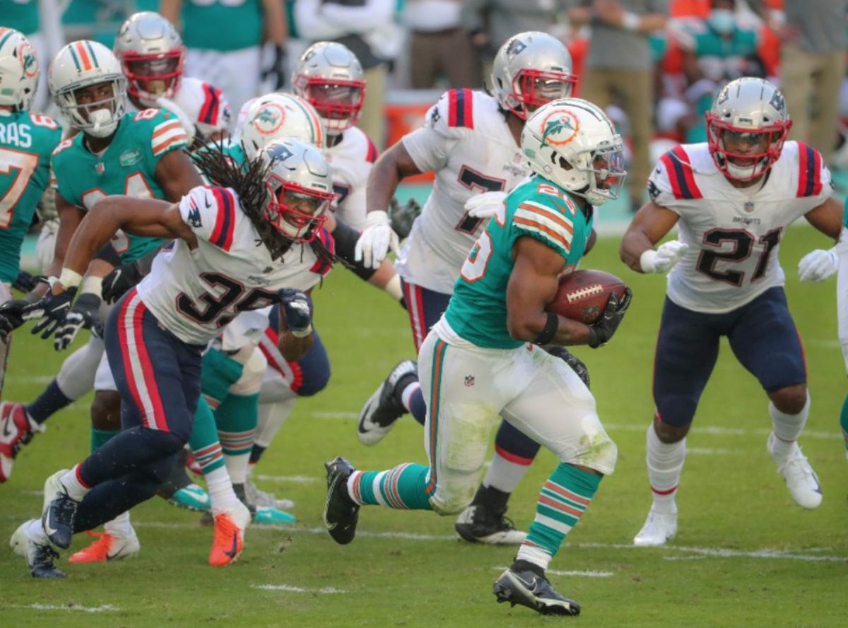 WATCH: Miami Dolphins Bringing Back Throwback Uniforms on MNF - CBS Miami