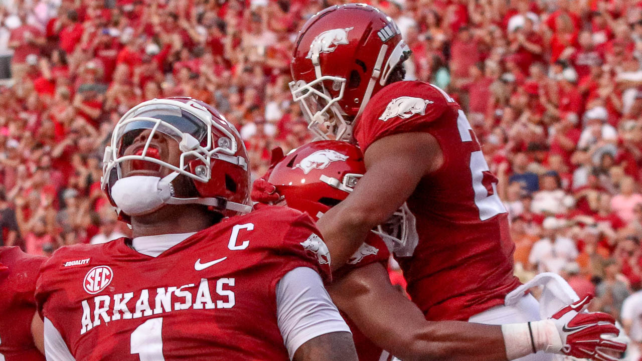 Arkansas Razorbacks Defense Dominates No. 15 Texas Longhorns, 40-15 ...