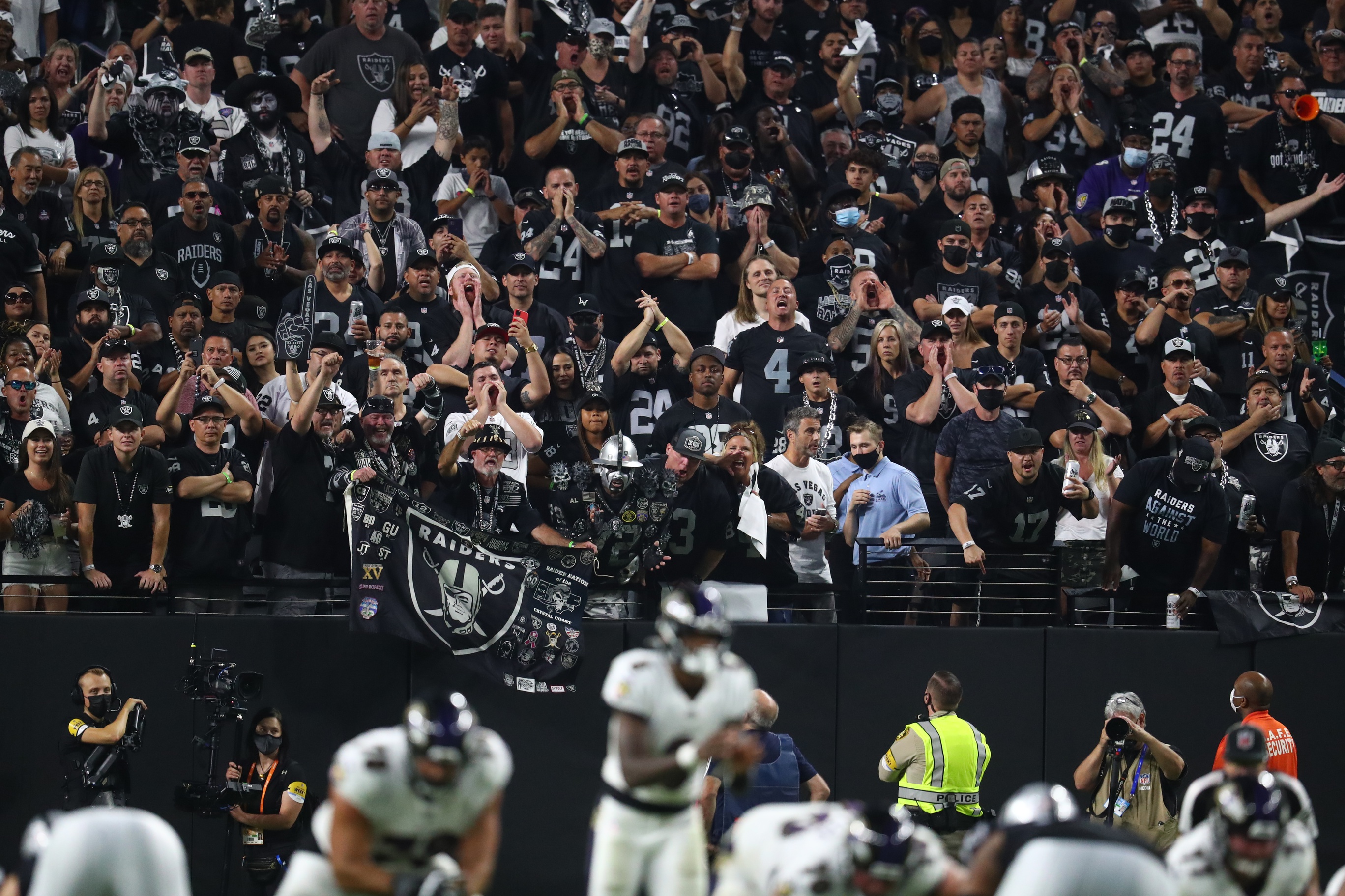 Raiders stun Baltimore Ravens 33-27 in wild OT win, treat Las