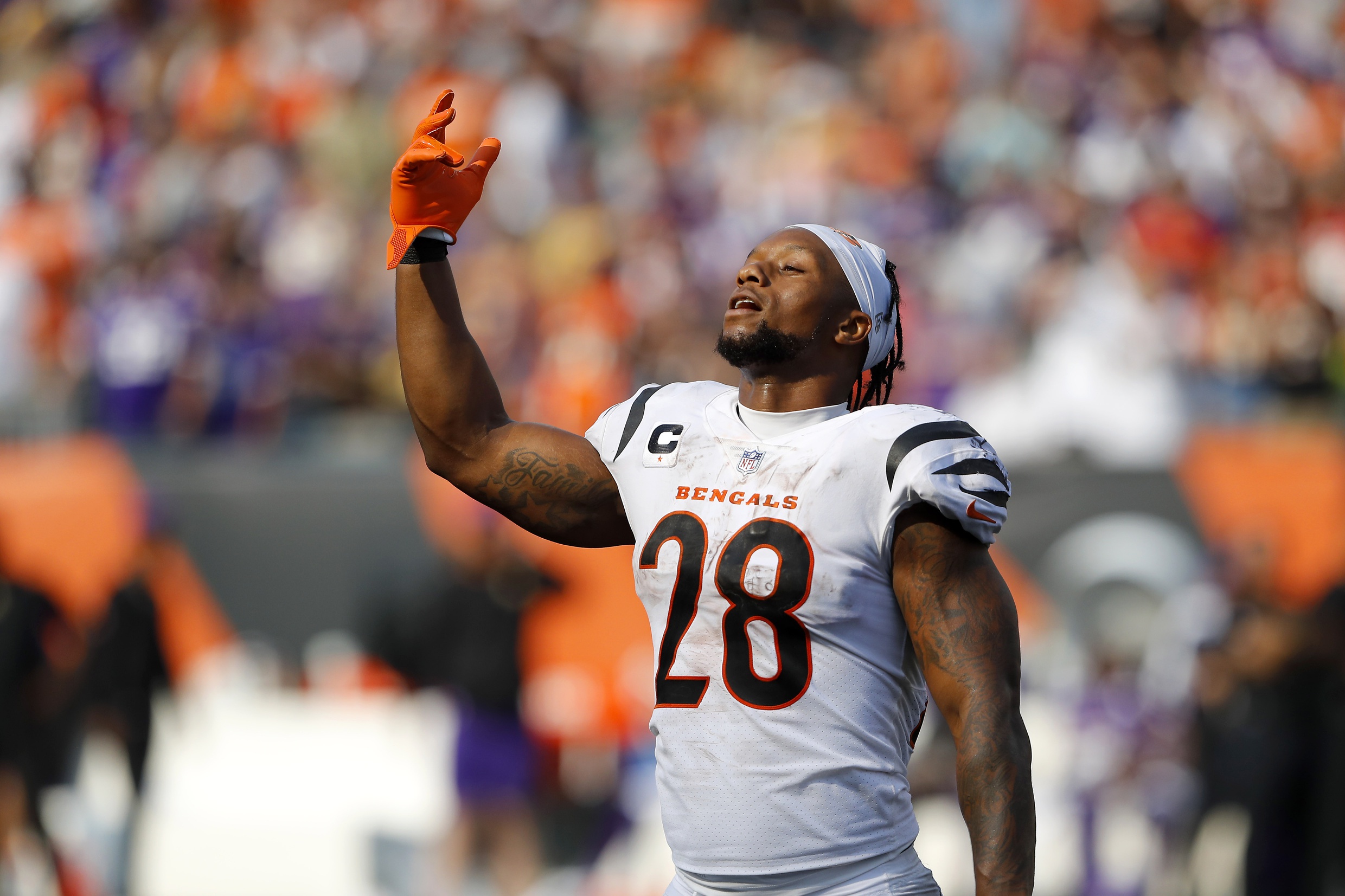 Saturday January 15, 2022: Cincinnati Bengals running back Joe Mixon (28)  warms up before the start of the NFL AFC Wildcard Playoff game between the  Las Vegas Raiders and the Cincinnati Bengals