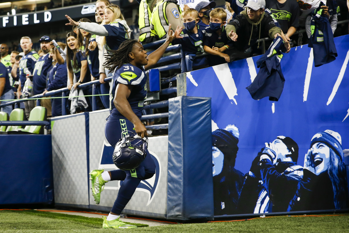 12s celebrate playoff-bound Seahawks after winning at Lumen Field