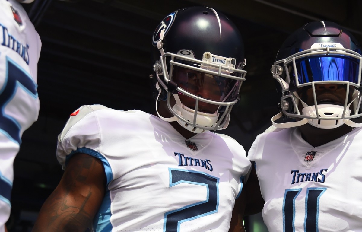 Tennessee Titans' Julio Jones makes sick catch off defender's helmet