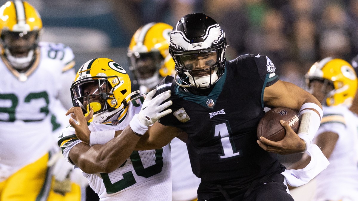 Jalen Hurts, Eagles run past Packers 40-33; Aaron Rodgers hurt