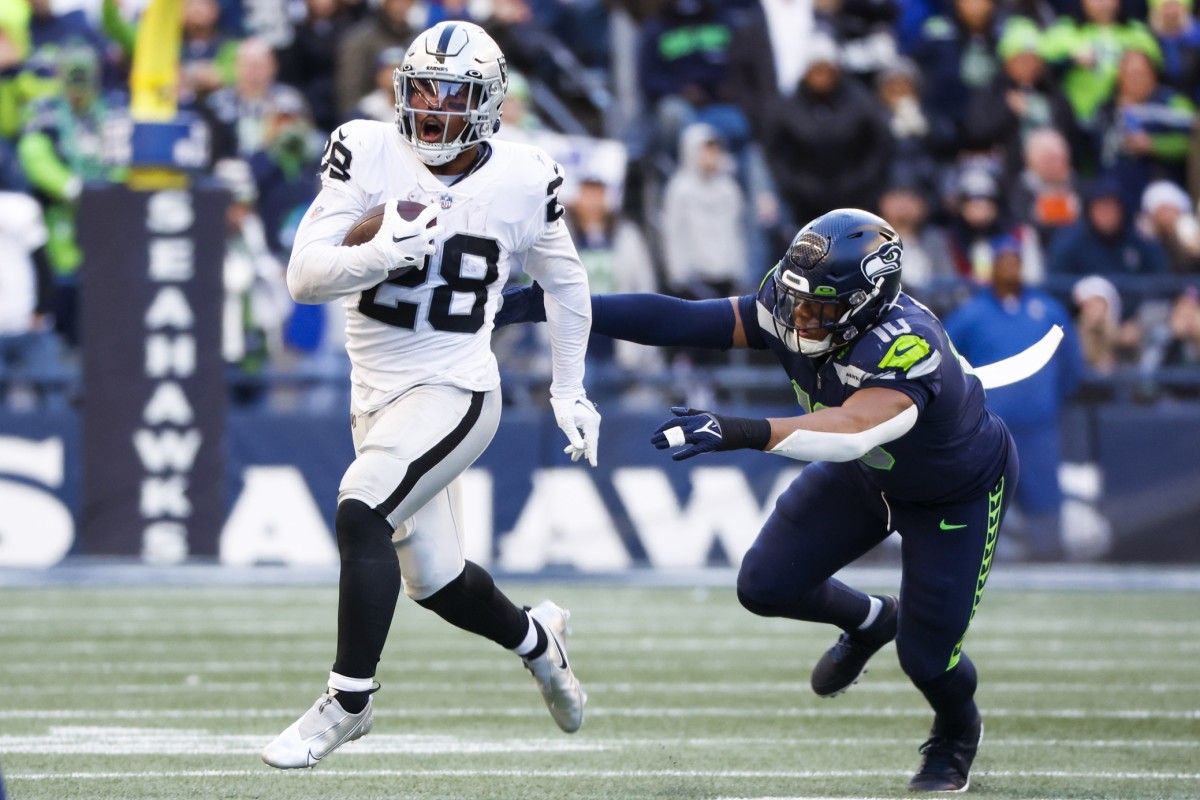 Raiders RB Josh Jacobs has legendary season amongst the chaos