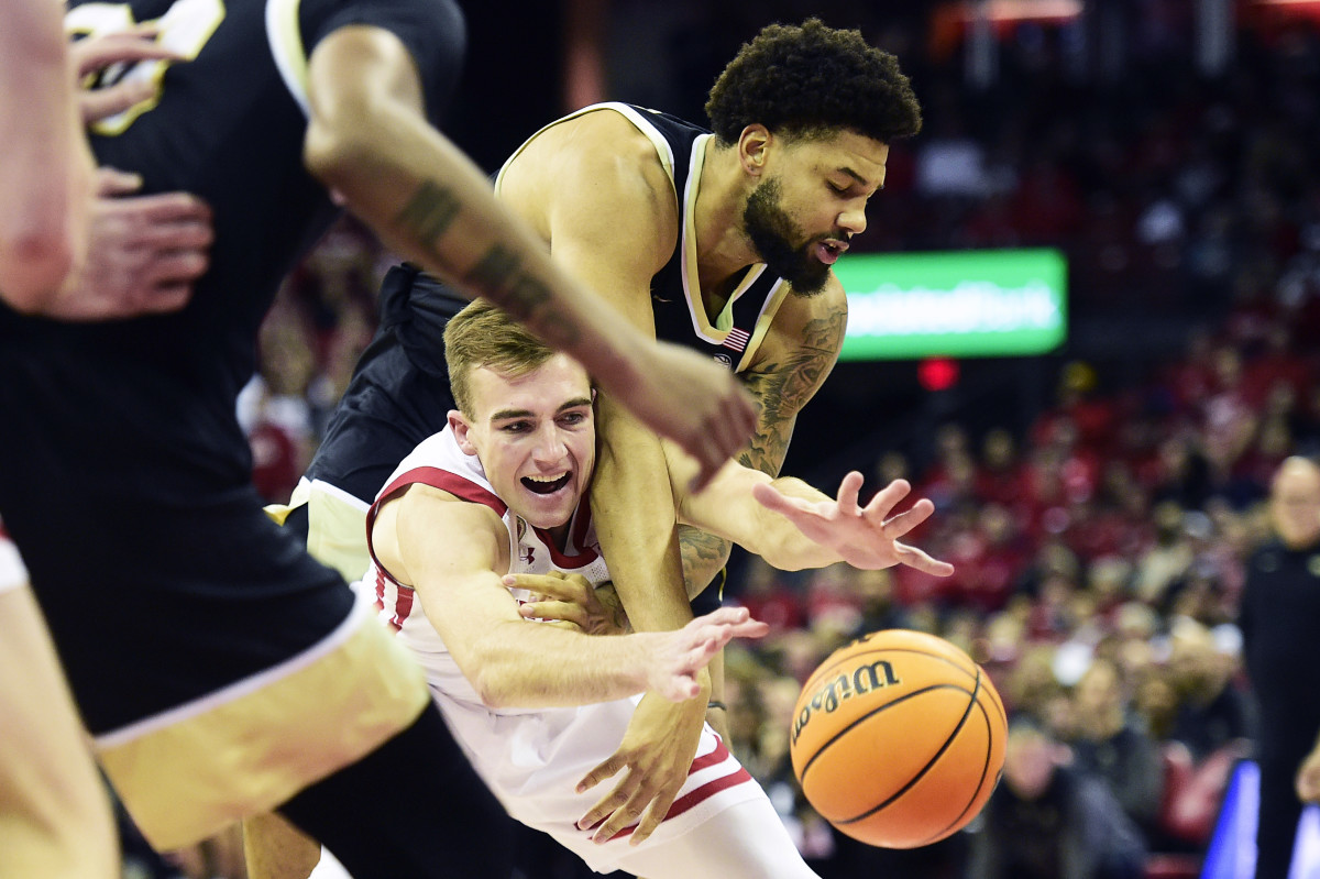 Davion Bradford and Tyler Wahl battle for a loose ball