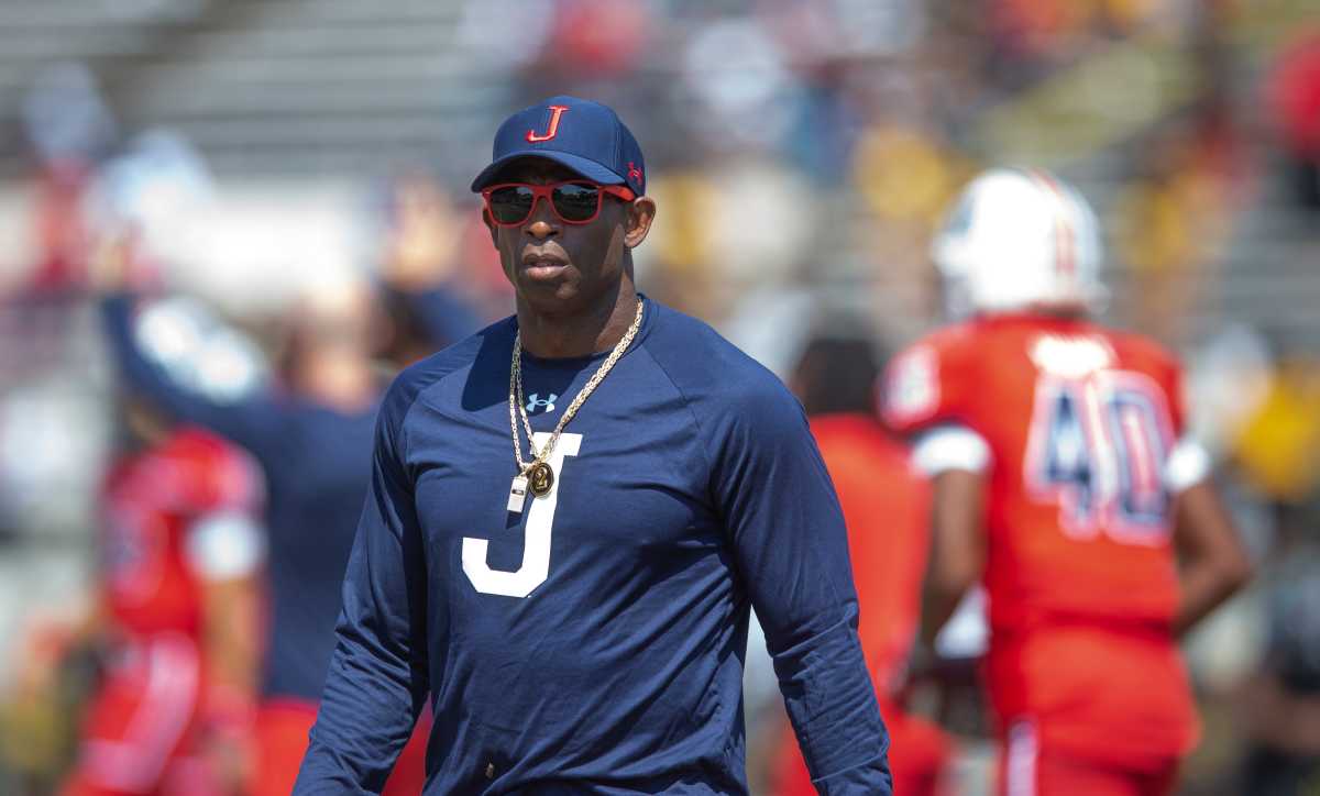 Cincinnati Bearcats should Pursue Deion Sanders 