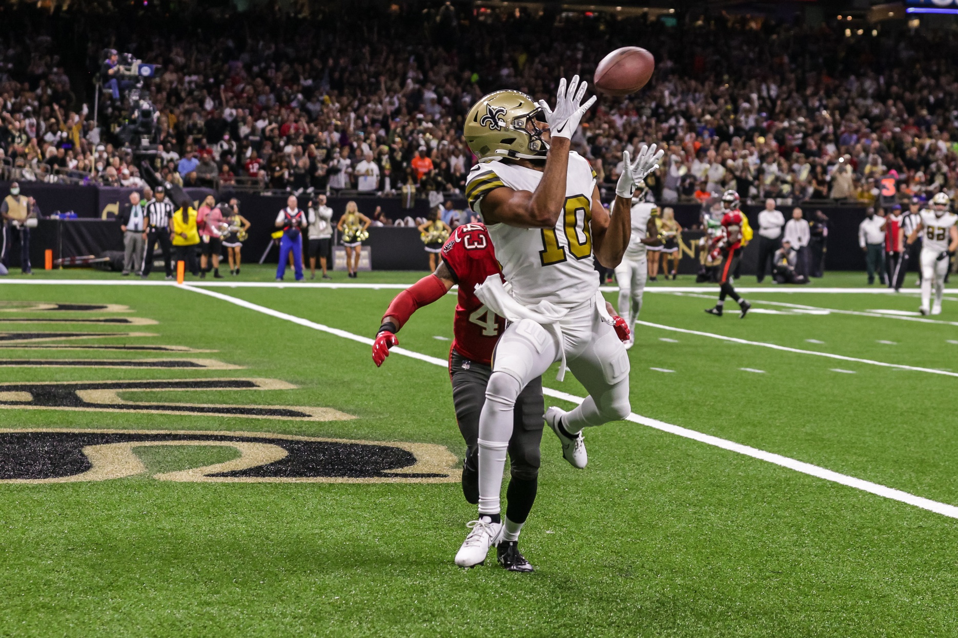 Bucs defense leads way over Saints en route to NFC championship game -  Sports Illustrated