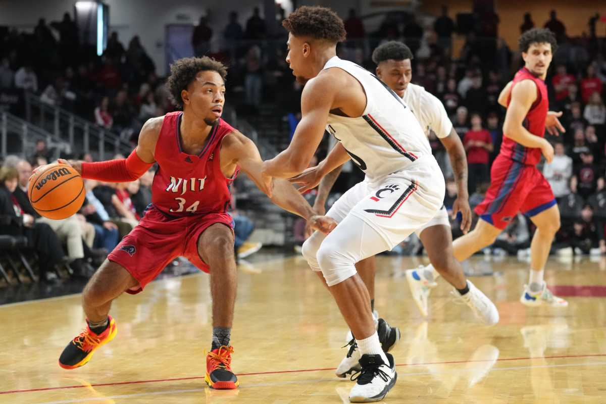 N.J.I.T Highlanders guard Paul McMillan IV (34) drives as Cincinnati Bearcats guard Rob Phinisee (10) defends in the second half of a college basketball game, Wednesday, Nov. 30, 2022, at Fifth Third Arena in Cincinnati. N J I T Highlanders At Cincinnati Bearcats Nov 30 0133