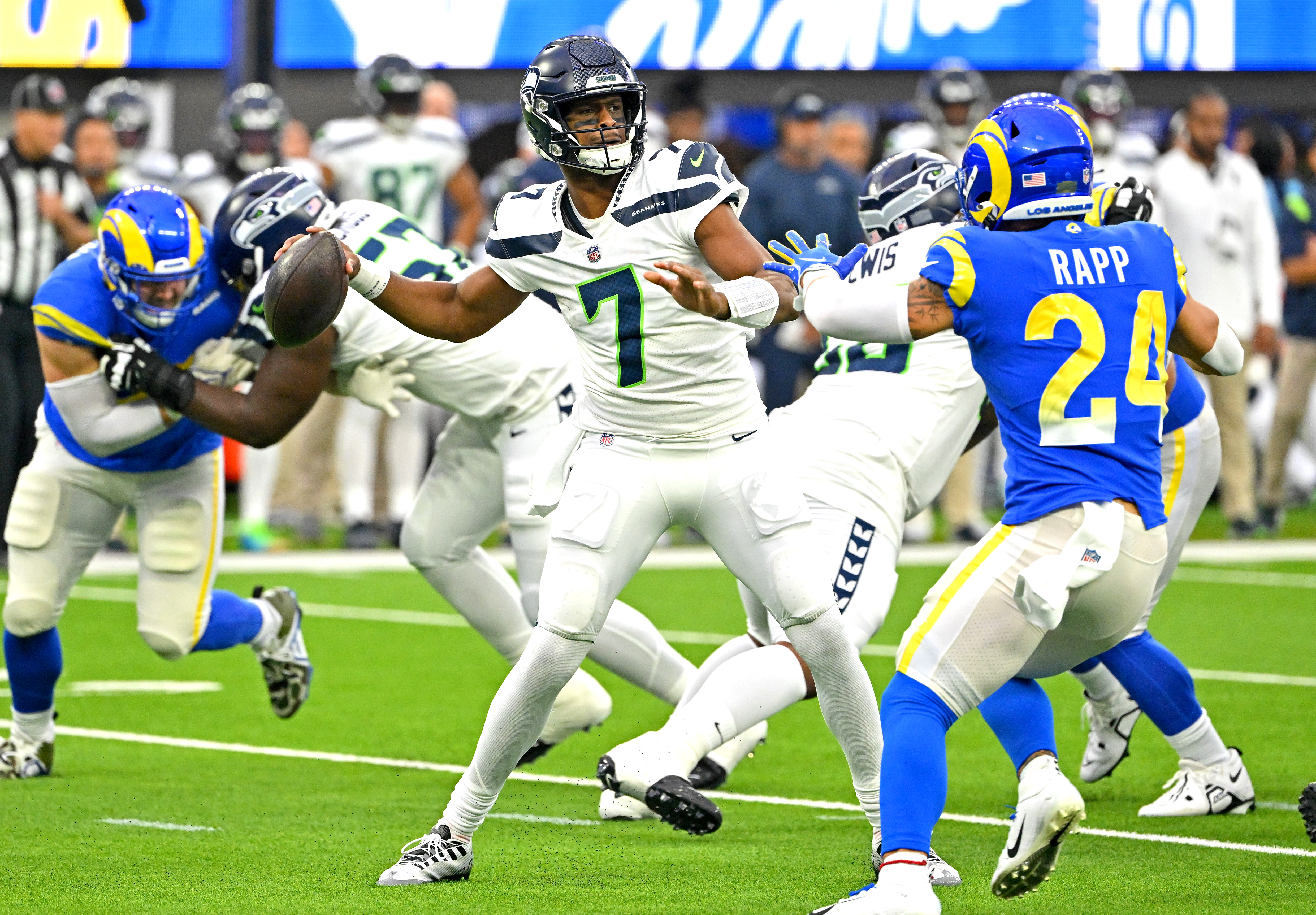 Seattle Seahawks QB Geno Smith Wins Pair of Awards from Pro Football  Writers of America - Sports Illustrated Seattle Seahawks News, Analysis and  More