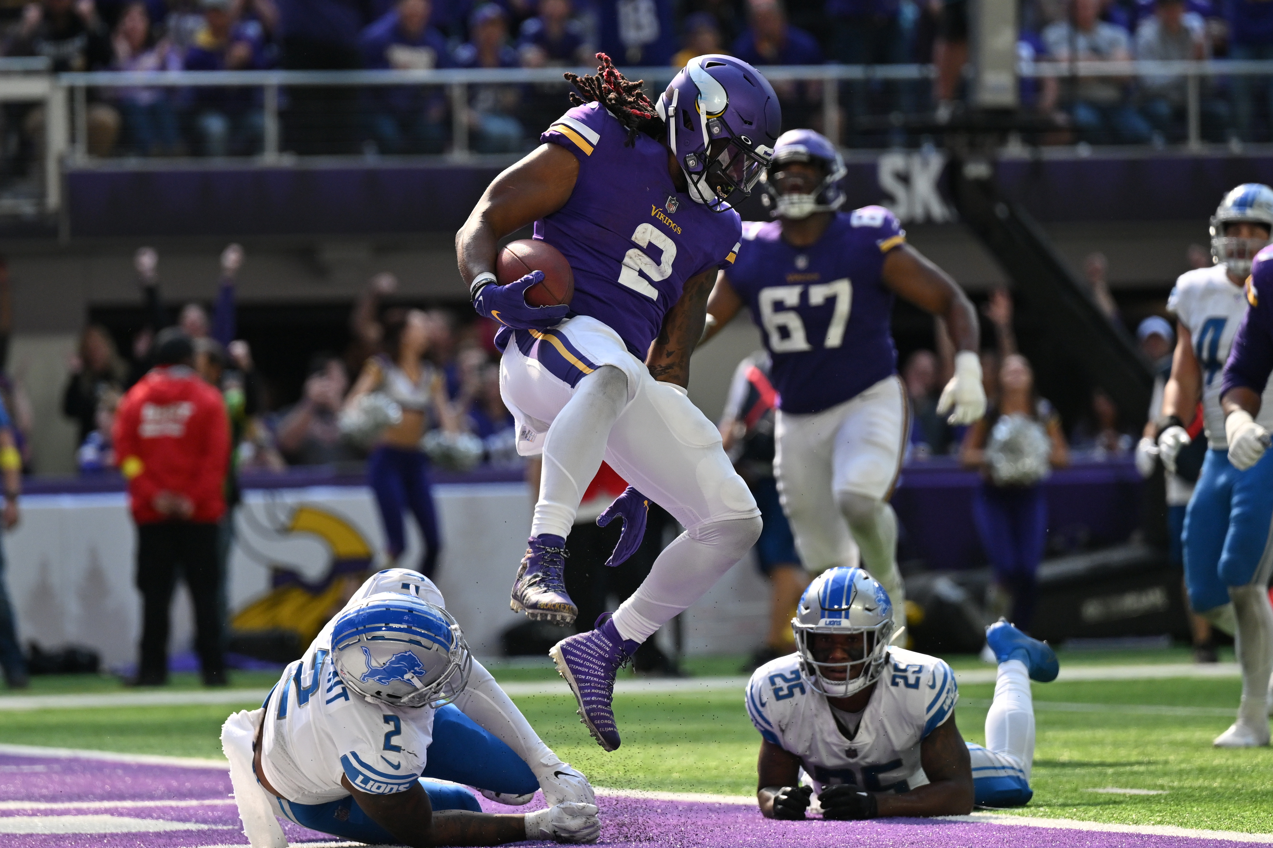 Why the 5-7 Lions are favored over the 10-2 Vikings in NFL Sunday Week 14  odds