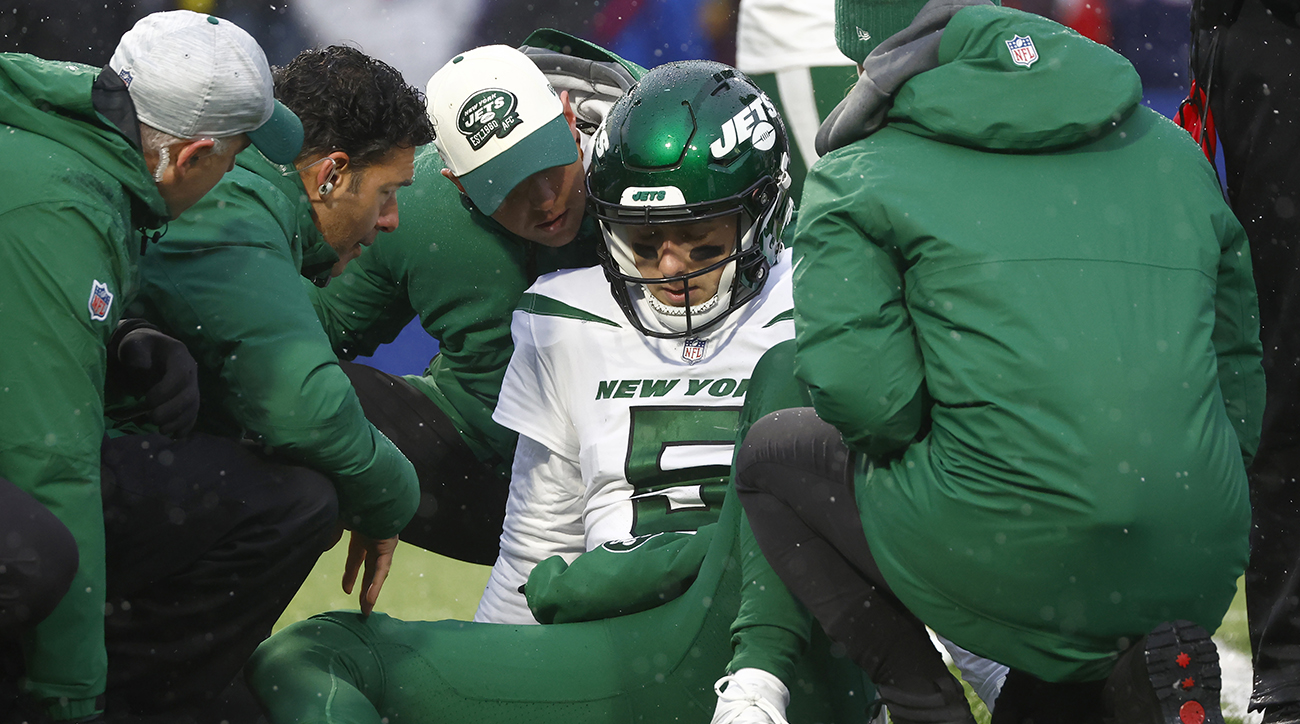 Banged-up Mike White hospitalized after Jets' tight loss to Bills