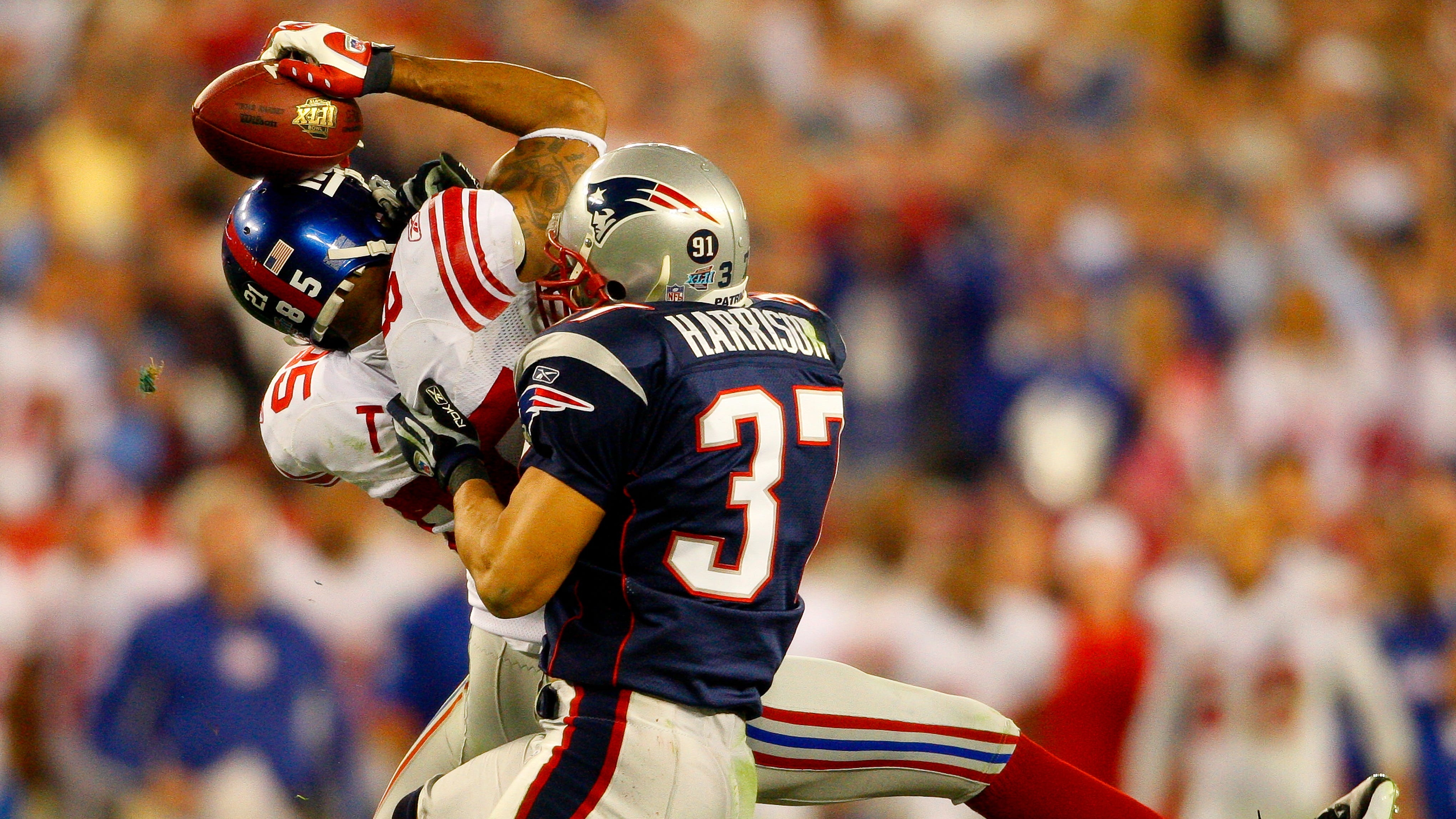 NFL on X: The Patriots entered Super Bowl XLII undefeated, but that ended  with some help from Eli Manning and David Tyree's helmet. 