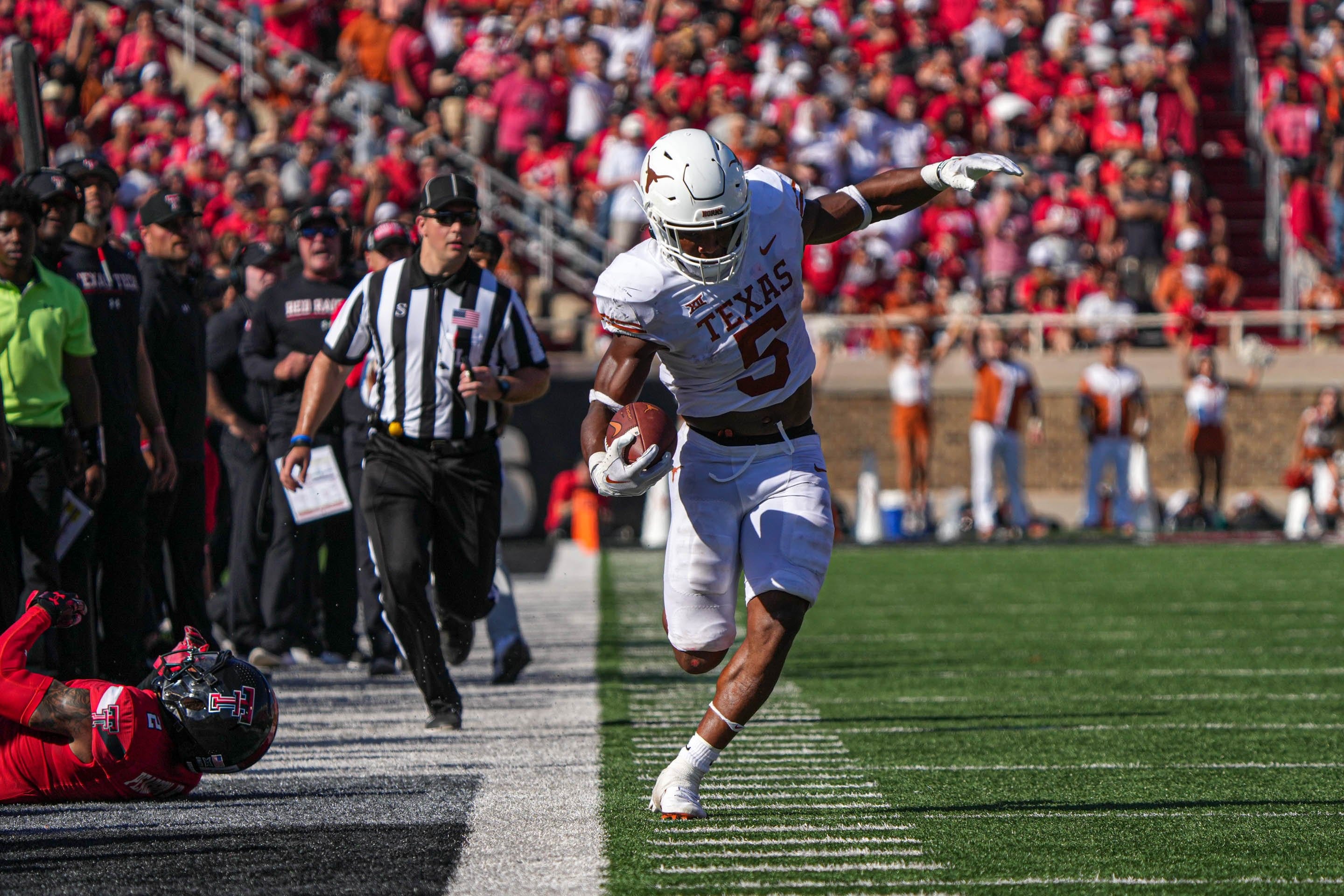 Texas RB Bijan Robinson visits the Dallas Cowboys