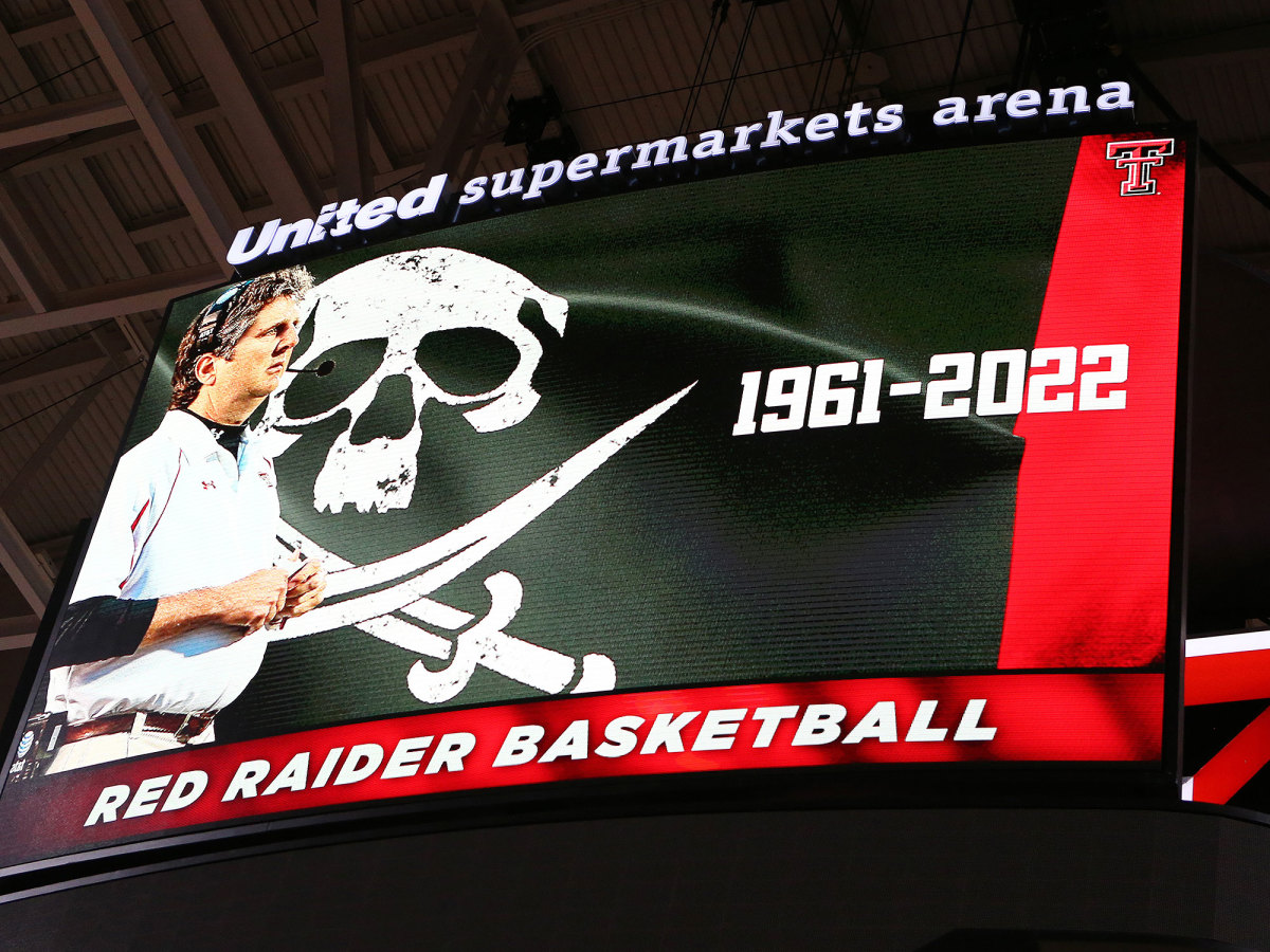 Mike Leach is remembered on the Texas Tech video board