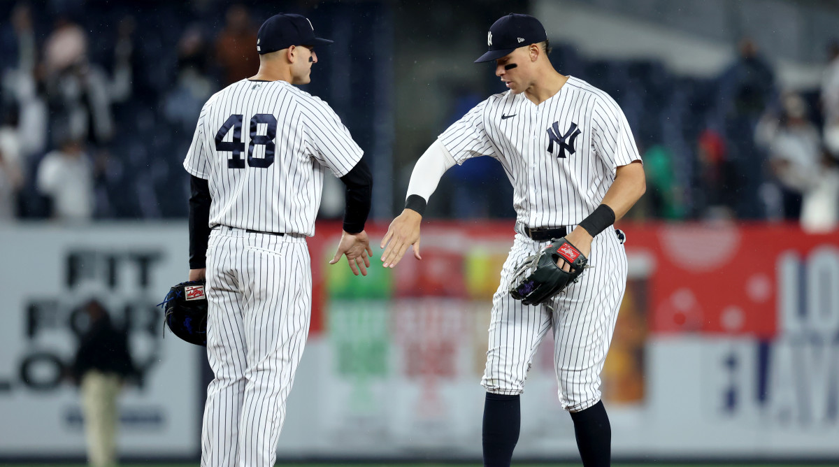 Who were the first and last Yankees players to wear the retired