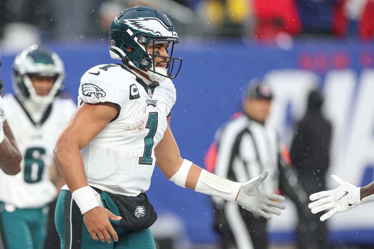 Eagles' Jalen Hurts questionable, 'trending in the right direction