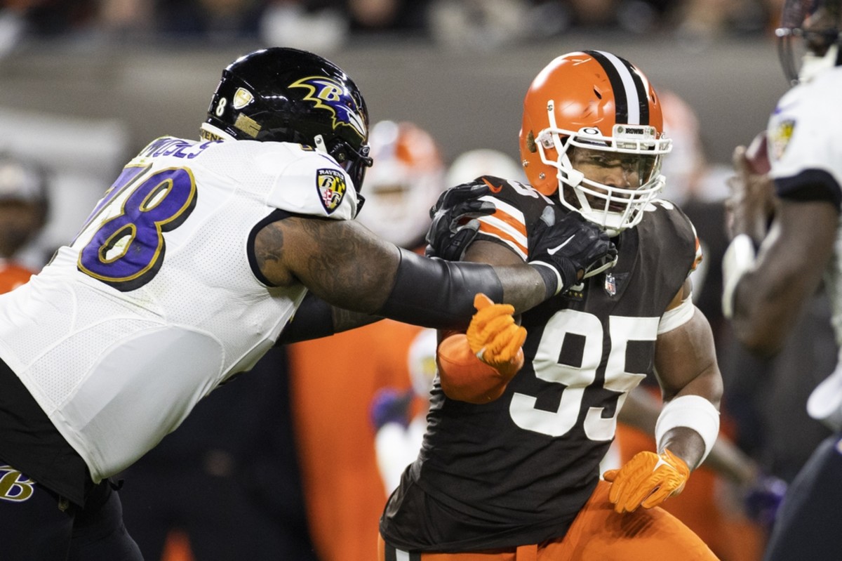 Watson throws TD, wins home debut as Browns defeat Ravens 13-3