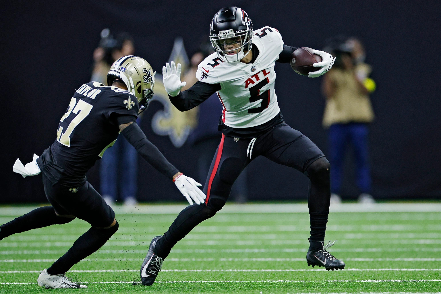 USC Trojans - FIRST LOOK: Drake London in an Atlanta Falcons uniform!  #USCtotheNFL