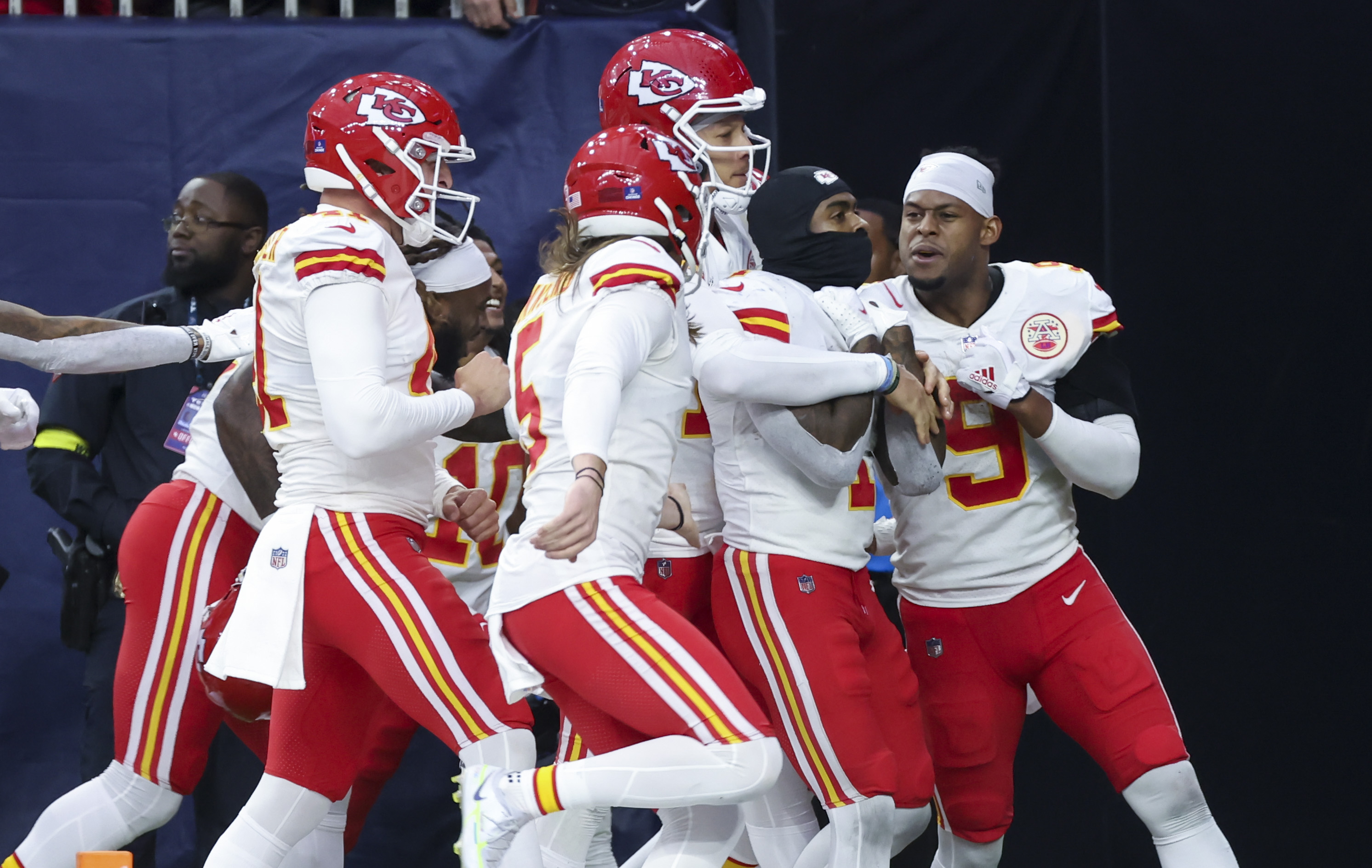 Chiefs vs. Jets Prediction, Props & Odds Ft. Travis Kelce & Taylor Swift -  Sports Illustrated Kansas City Chiefs News, Analysis and More