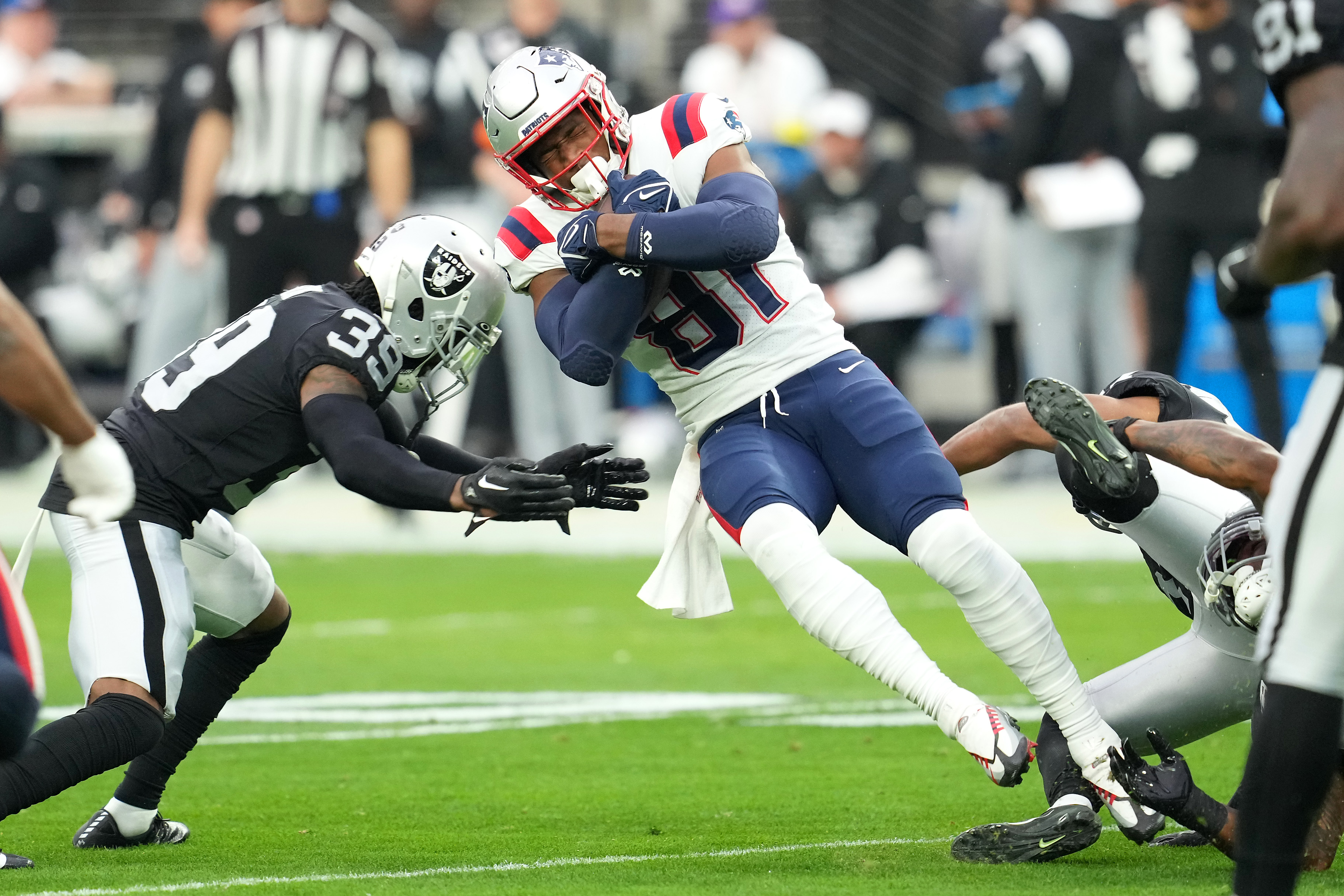 Raiders 30, Patriots 24: Las Vegas capitalizes on New England