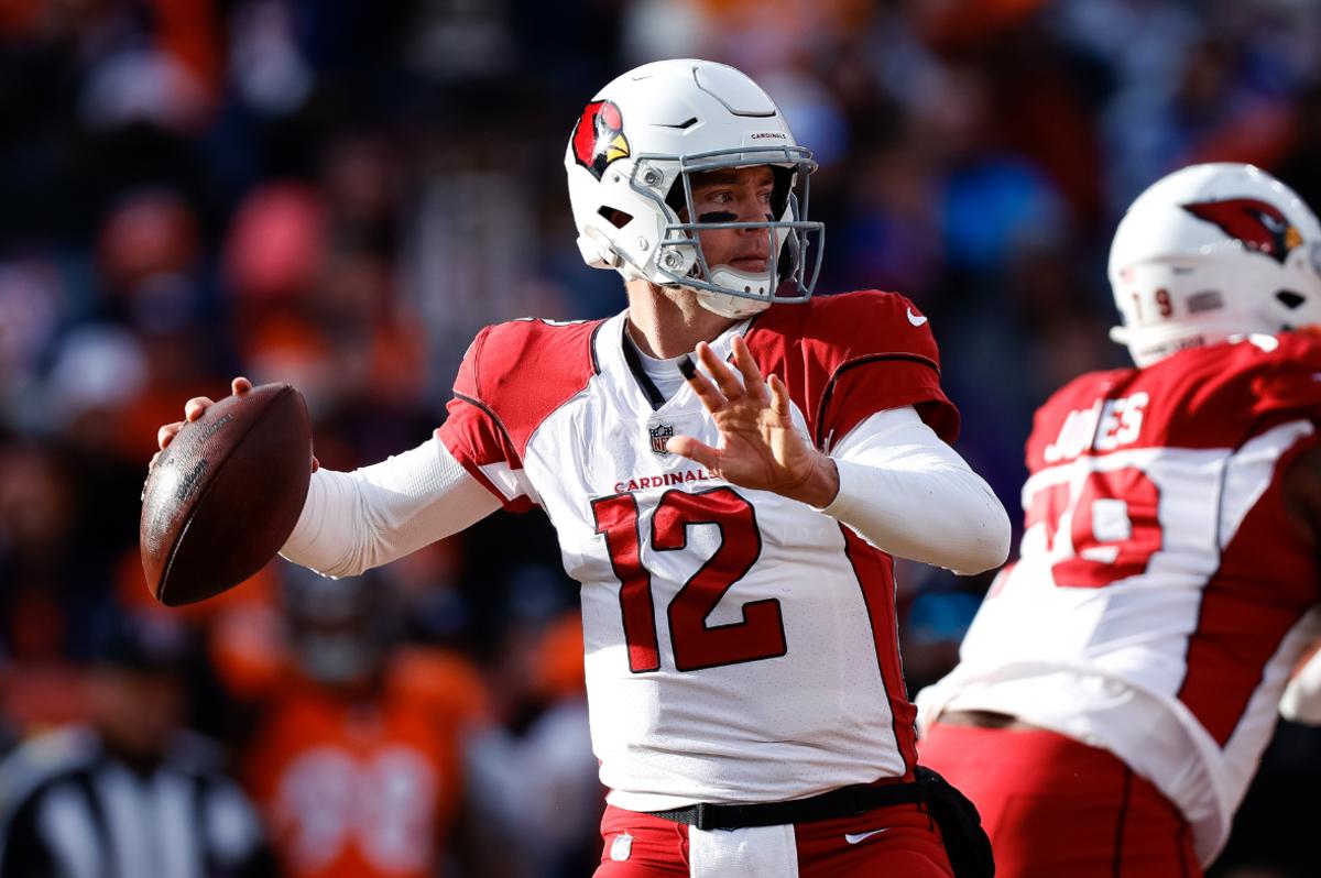 Cardinals QB Colt McCoy leaves Broncos game with concussion