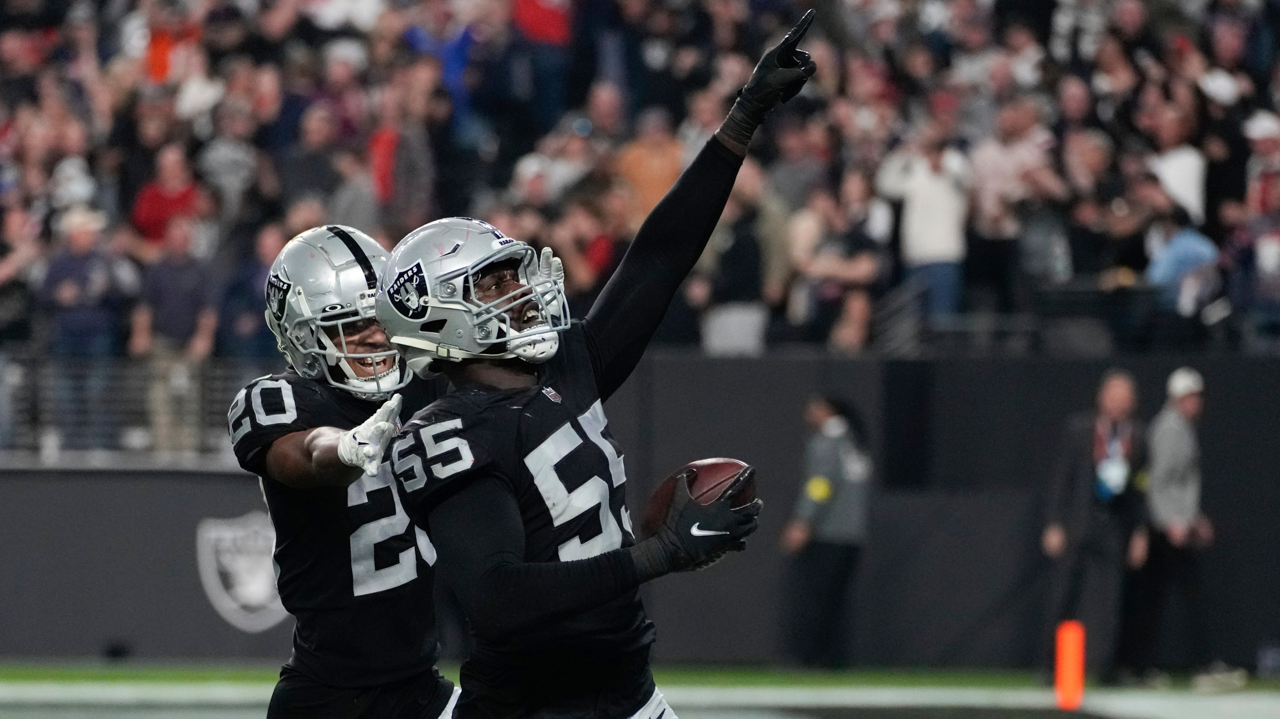 Raiders stun Patriots on final play with defensive TD off lateral, Raiders  News