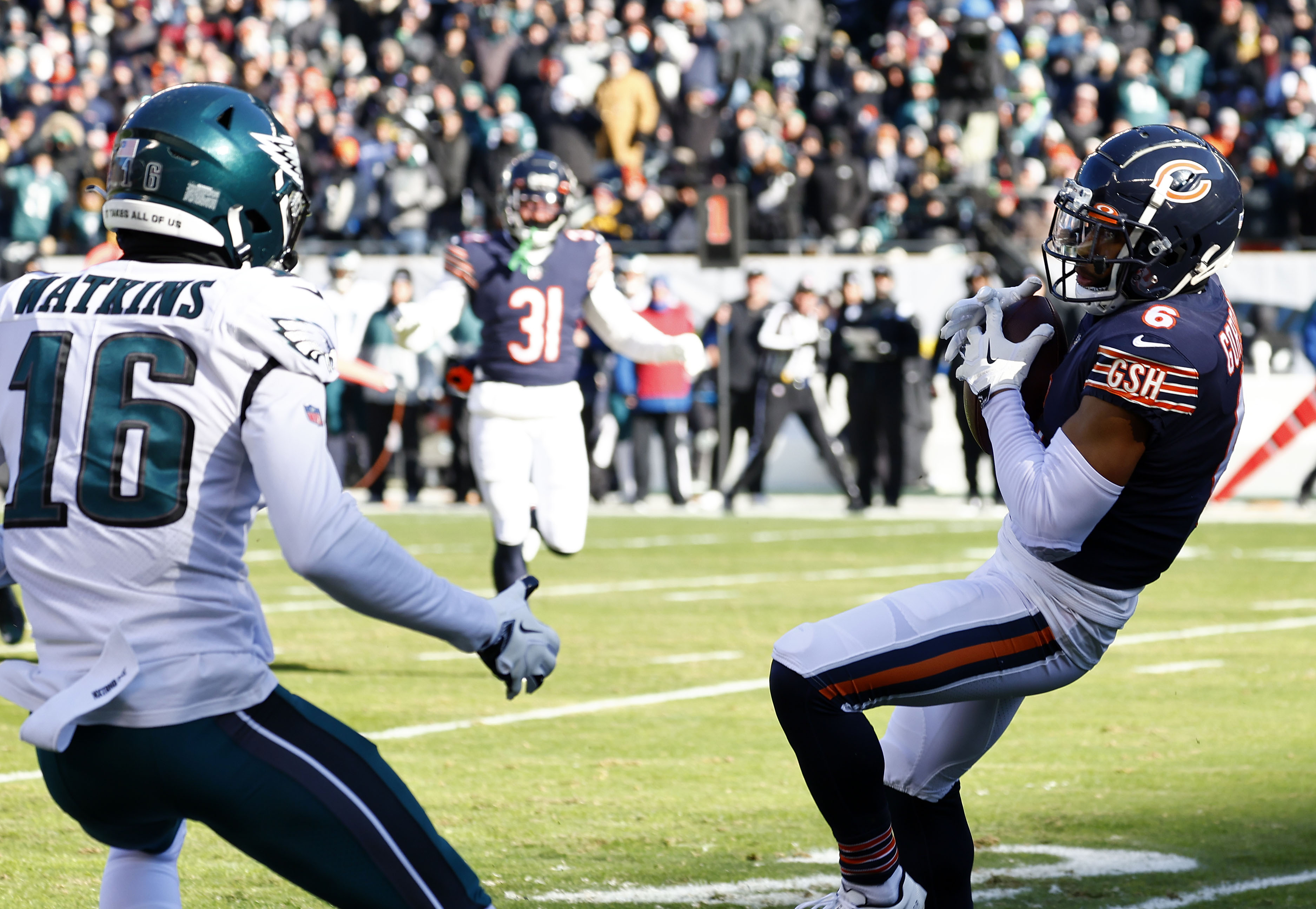 Hurts runs for 3 TDs as Eagles squeeze by Bears 25-20 - WHYY