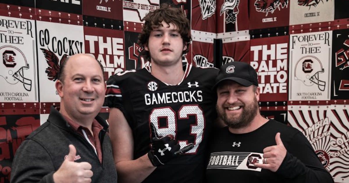 Reid Mikeska Signs Letter Of Intent With South Carolina Football