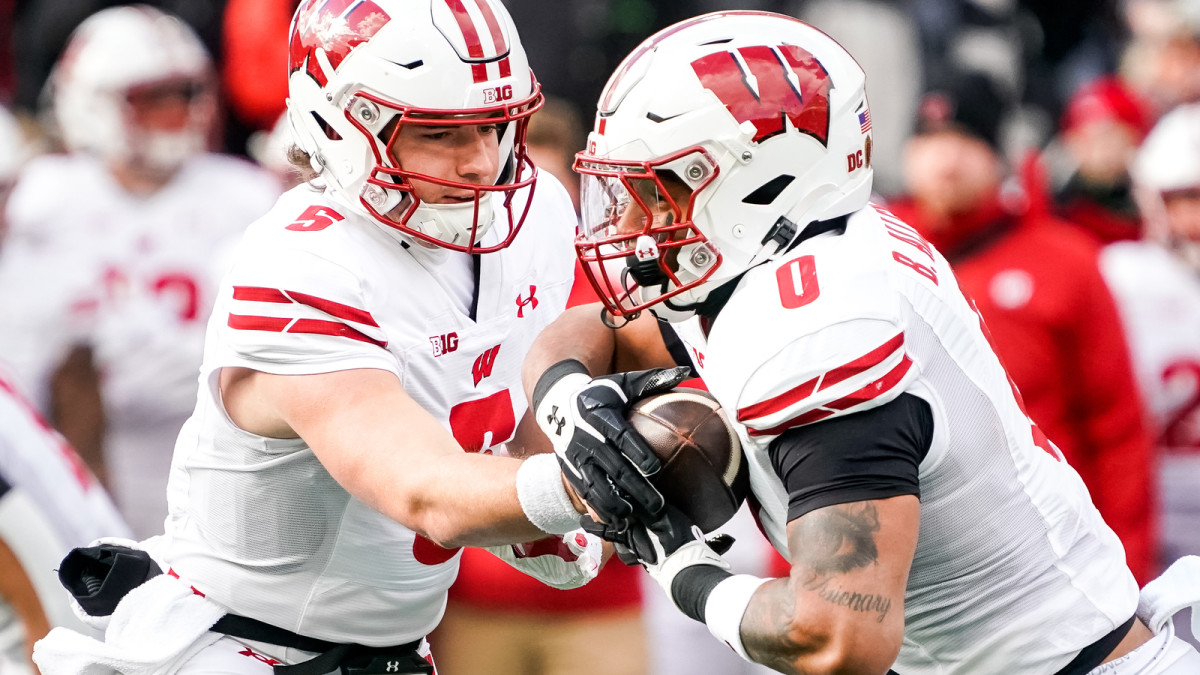 Wisconsin-Oklahoma State Guaranteed Rate Bowl Odds, Lines, Spread and Betting Preview