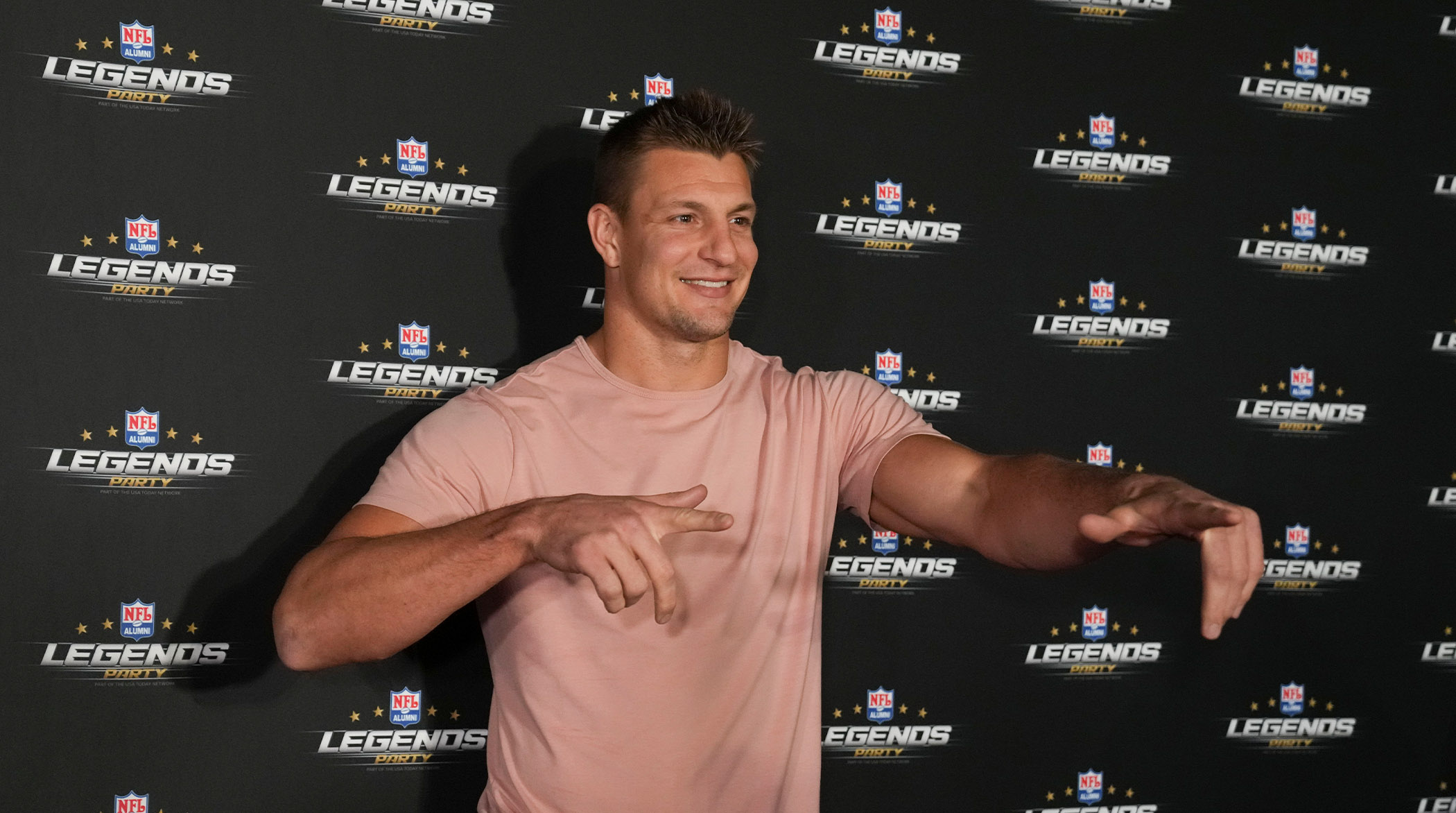 Rob Gronkowskis Cryptic Tweet Has Nfl Fans Wondering His Next Move Sports Illustrated 8643