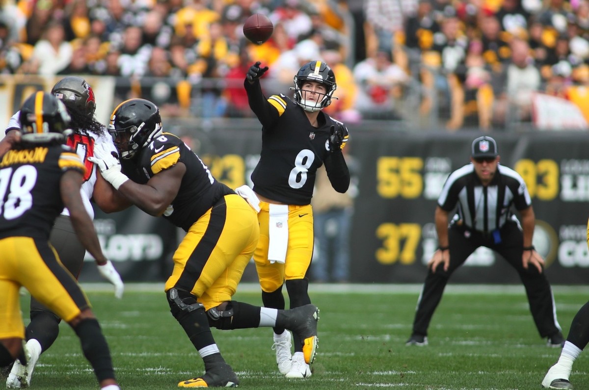 Pittsburgh Steelers QB Kenny Pickett Suffers Knee Injury - Sports  Illustrated Pittsburgh Steelers News, Analysis and More